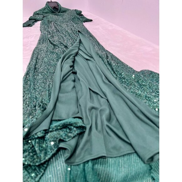 La Femme Size 10 Sequin Long Sleeve Back Cutout Gown Emerald Green *Thread Pull* - Picture 9 of 14